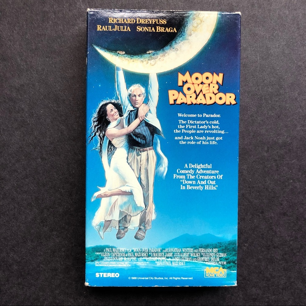 VHS "MOON OVER PARADOR (Richard Dreyfus)